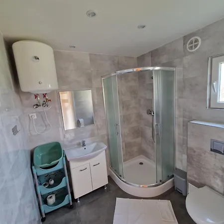 ロッジ Letniskowe Turkus レバル